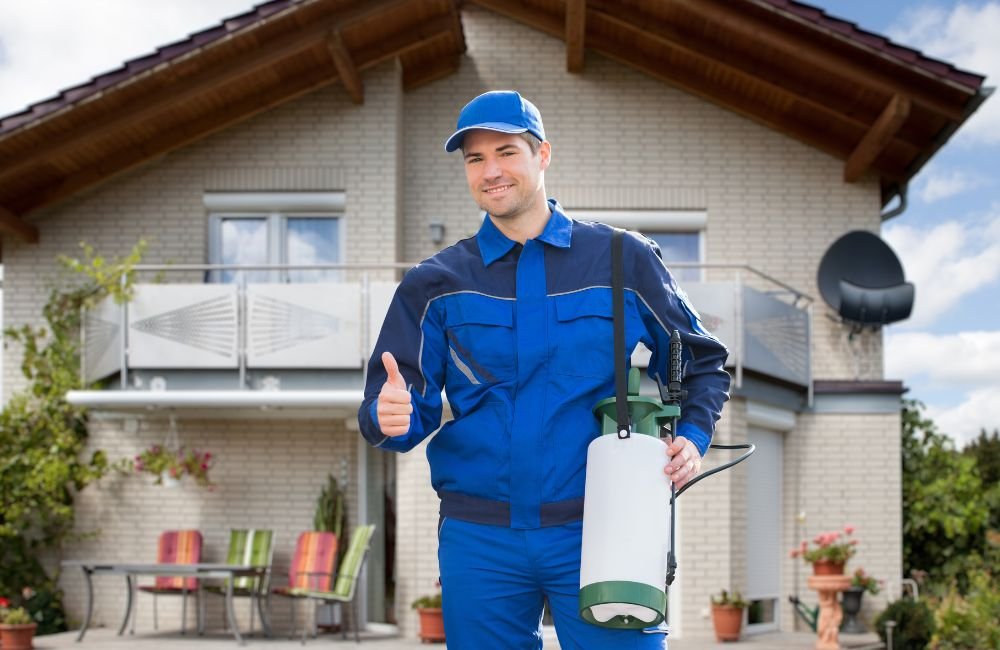 An image of a pest control contractor.